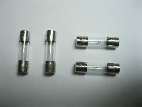 100 Pcs Slow Blow Glass Fuse 15A T15A 250V 5mm x 20mm 5x20mm 520 New - Picture 2 of 2