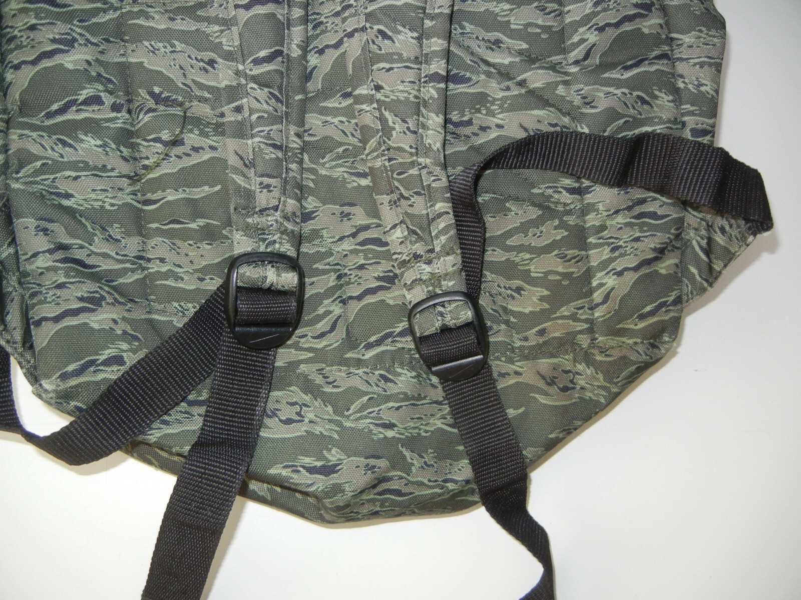 NIKE Green/Black Swoosh CAMO BACKPACK Athletic Track Gym School Book Travel Bag