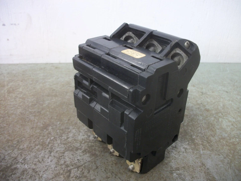 INTERRUPTOR DE CIRCUITO FEDERAL PACIFIC NB NB3100 100 AMP 240 VOLTIOS 3 POLOS Foto 4 de 4