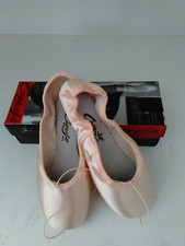 121 Aria Pointe Shoe by Capezio