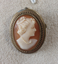 Ancien petit pendentif / broche camée