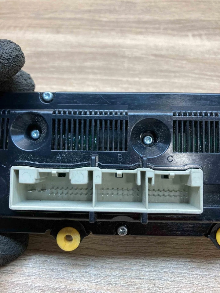 3C0907044DK 5HB010106 61  Climate control unit Fits for Volkswagen PASSAT B6 - Image 4 of 4