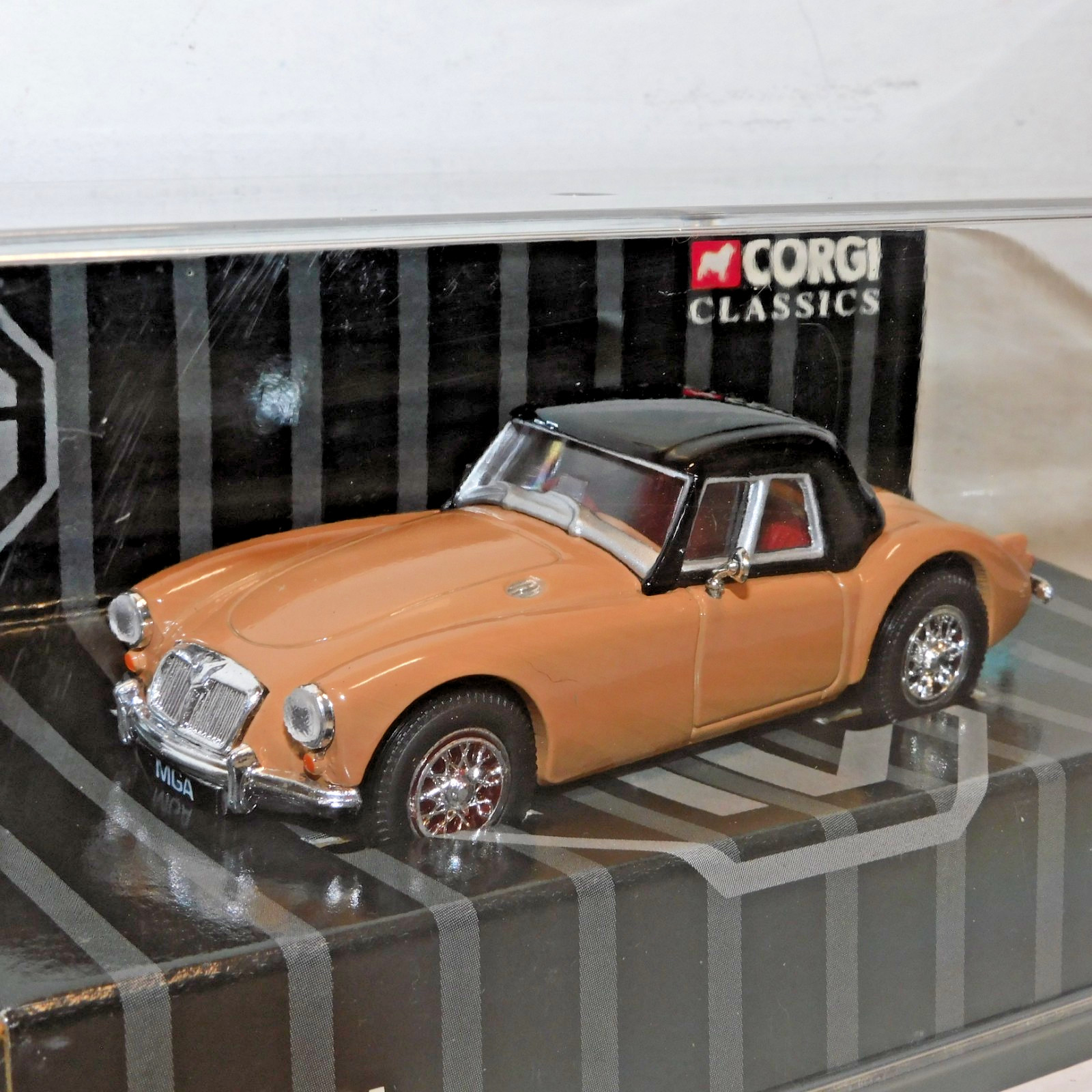 CORGI MG MGA ALAMO BEIGE 1/43 03101