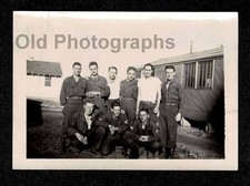 WW2 ERA SOLDIERS BASE RELAXING GROUP BUDDIES OLD/VINTAGE PHOTO- A82