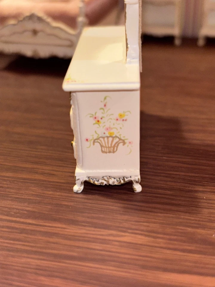 Dollhouse Miniatures Bespaq 1:24 6 Piece Bedroom Set Plus 7 Additional Items - Image 3 of 4