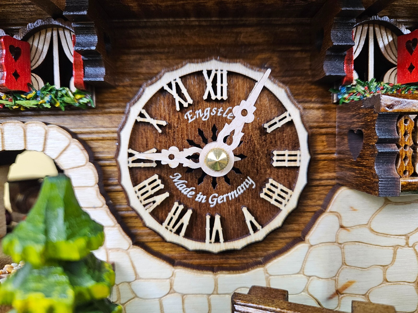 Quartz Cuckoo Clock Black Forest House with Moving Train and Music EN