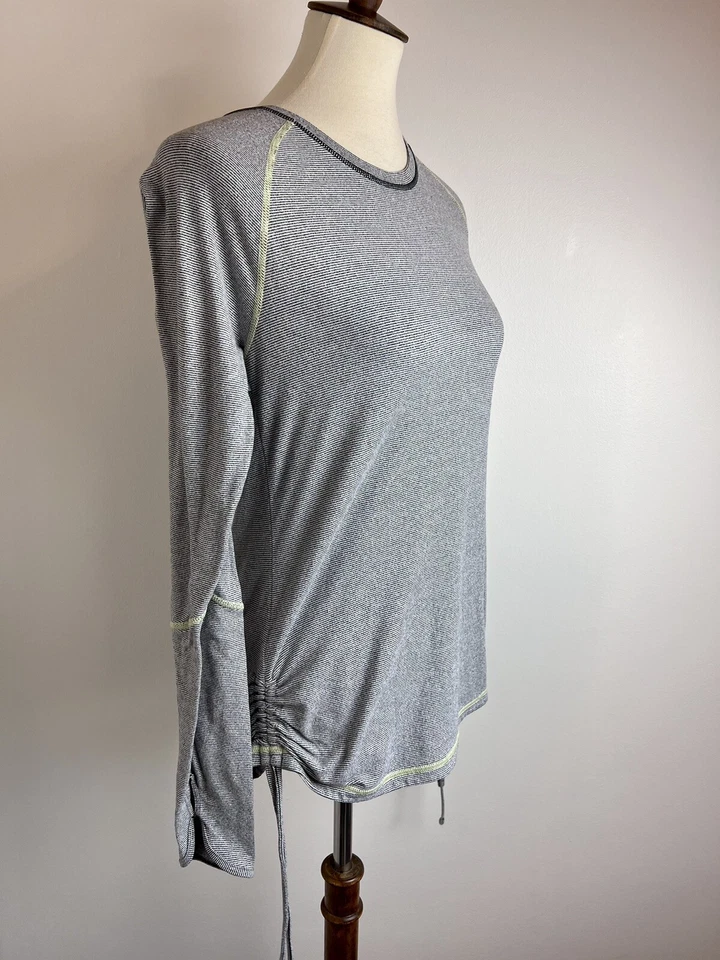 Top deportivo acanalado GRANDE de rayas LUCY para mujer Foto 2 de 4