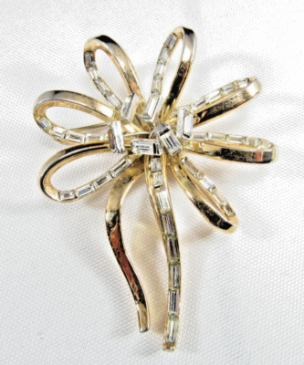 Trifari Place Vendome Diamonte Brooch Pin w Chanel Set Stones.
