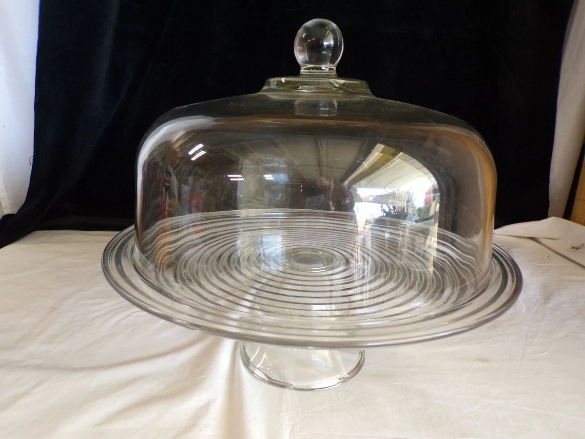 Pedestal cake top stand with dome