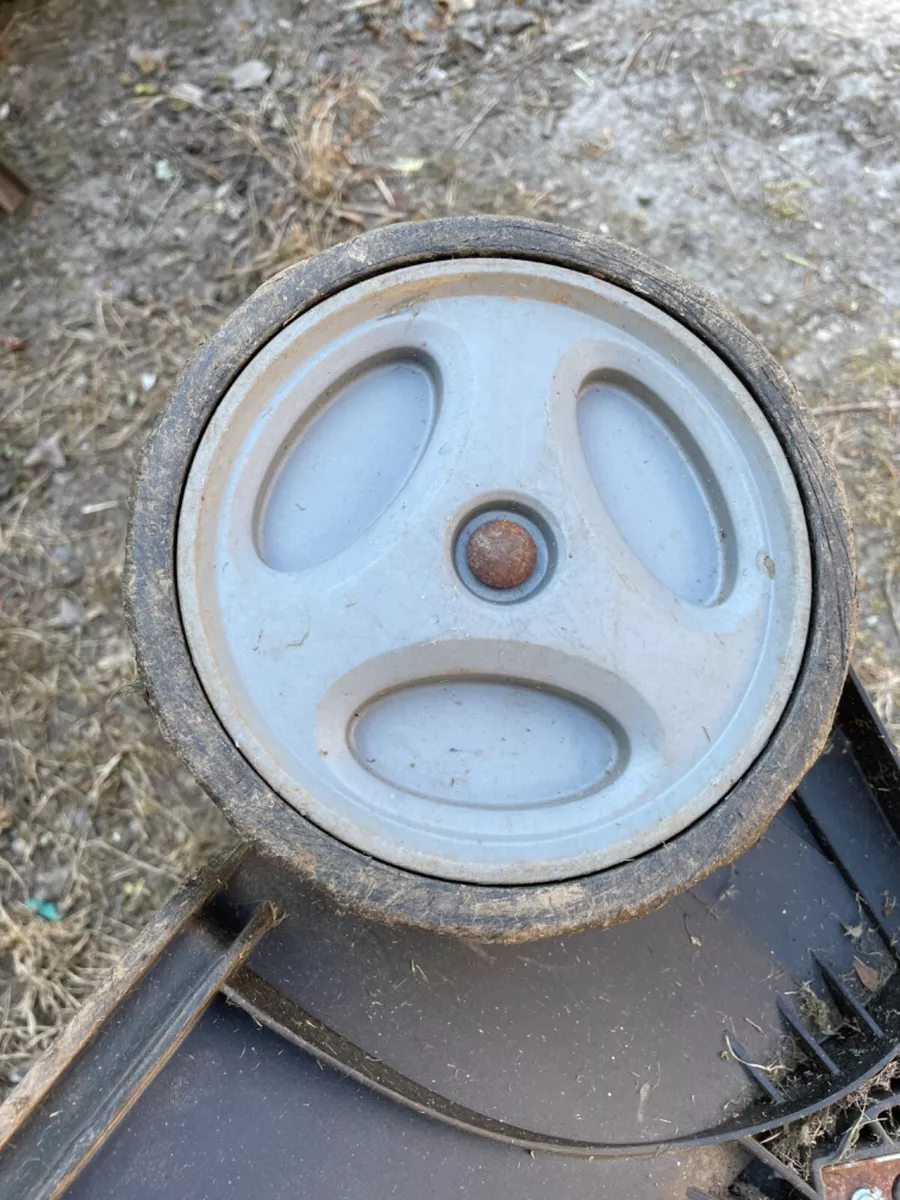 QUALCAST MEB1234M RM34 LAWN MOWER REAR WHEEL X 1