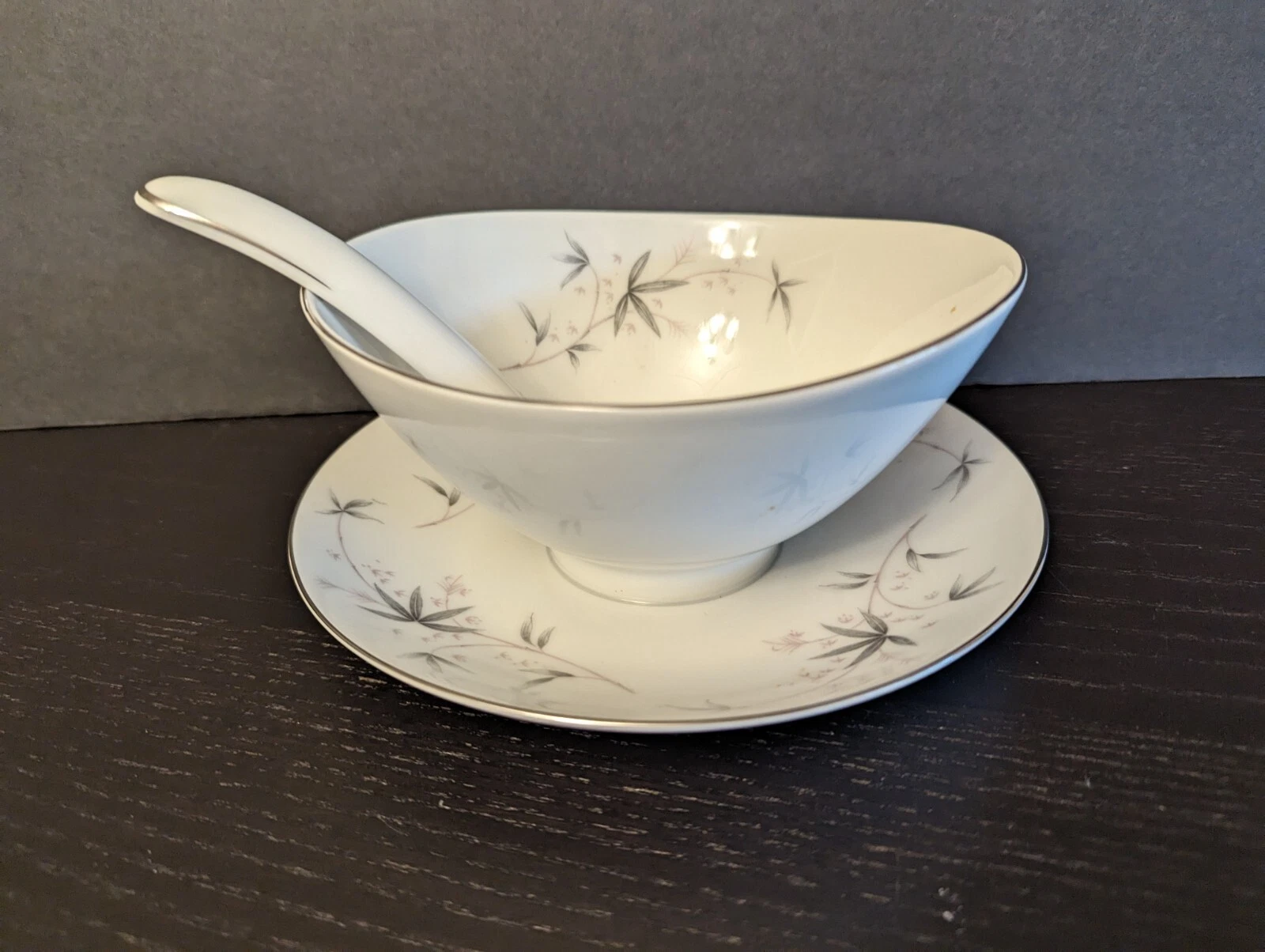 Vtg MIKASA FINE CHINA CLASSIC 5239 LANAI NARUMI JAPAN Gravy Sauce Boat w/ Ladle