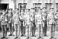 Kvv-117 WWII, Military, British Soldiers With Rifles, Unknown Regiment. Photo