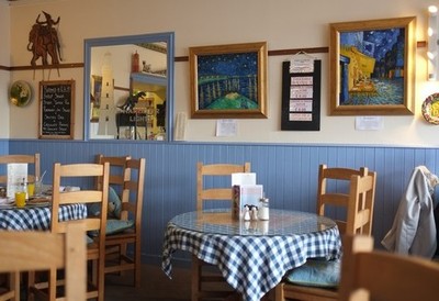Foto A3 The Harbour Lights caf\u00c3\u00a9 Kirkcudbright St Cuthbert  c2017