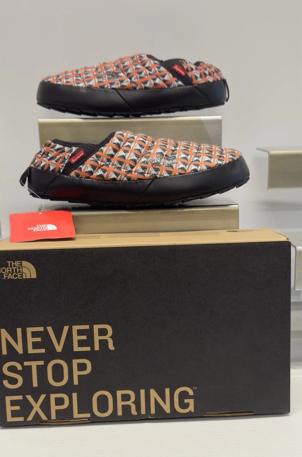 The North Face × Supreme Thermoball Traction Mule Supreme Rouge Taille 8 Neuf DS 2021
