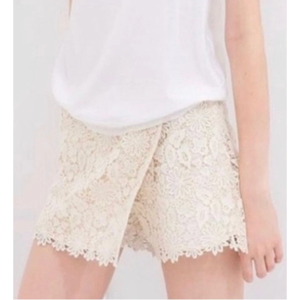 Pantalones Cortos Zara Básicos de Encaje para Mujer Medianos Crema Crochet Floral Boho Festival Forrados Foto 2 de 4