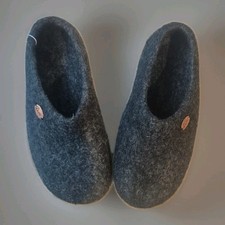 WOOLFIT CLASSIC SLIPPERS/GRAPHITE/NATURAL RUBBER SOLE/UNISEX SIZES/PRE-OWNED