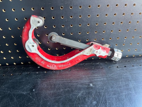 REED Quick Release ™ 1-7/8 - 4-1/2 in Plastic Tube Cutter