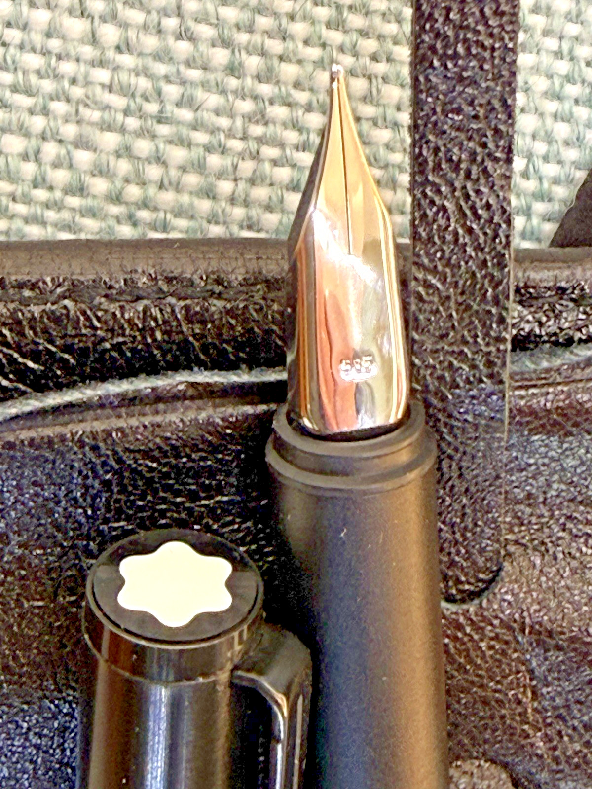 Montblanc 1124 VIP Noblesse Matte Black Fountain Pen F WG 14K & Rollerball Set