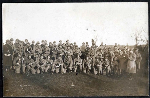 1932-FRENCH SOLDIERS WITH RIFLE AND ADRIAN HELMET