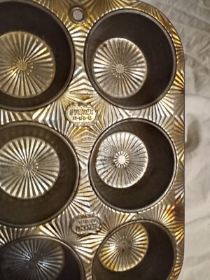 Vintage Ovenex N 60 Muffin Tin Starburst Ekco