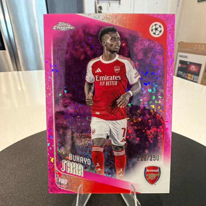 Topps Chrome UCC 2025-26 Bukayo Saka Arsenal #77 Pink Mini Diamonds /250