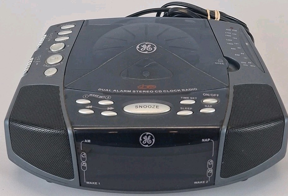 Vintage GE CD Player Dual Alarm Am Fm Radio Stereo Model 7-4897A CD NOT WORKING