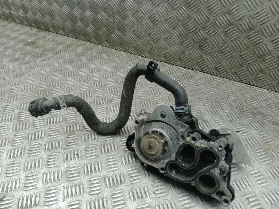 BOMBA DE AGUA REFRIGERANTE VOLKSWAGEN CADDY 1.4 GASOLINA 04E121600CB MK3 2010 - 2020 Foto 2 de 4