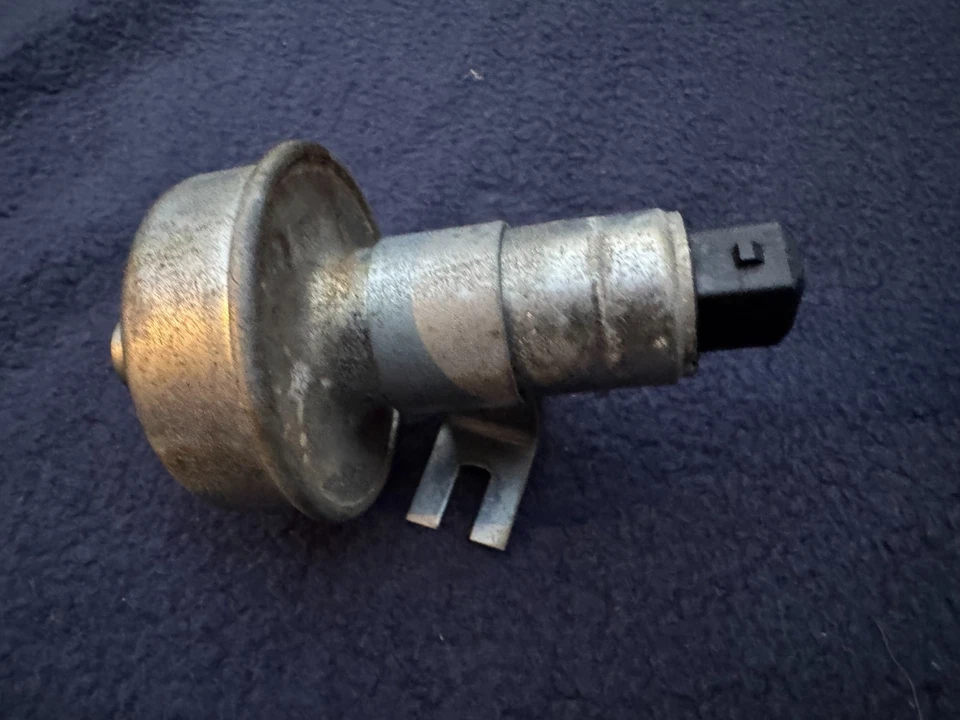 SENSOR DE VACÍO ALFA ROMEO SPIDER S3 BOSCH 0261230001 82 A 89 Foto 2 de 4