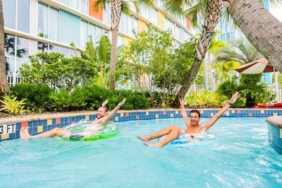 Cabana Bay Beach Resort Universal Studios Bluewater Beach Inflatable Tube Green