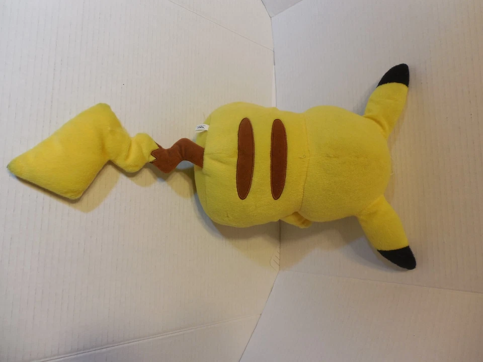 Peluche Banpresto Pokemon Pikachu 36394 Nintendo 11" Foto 4 de 4