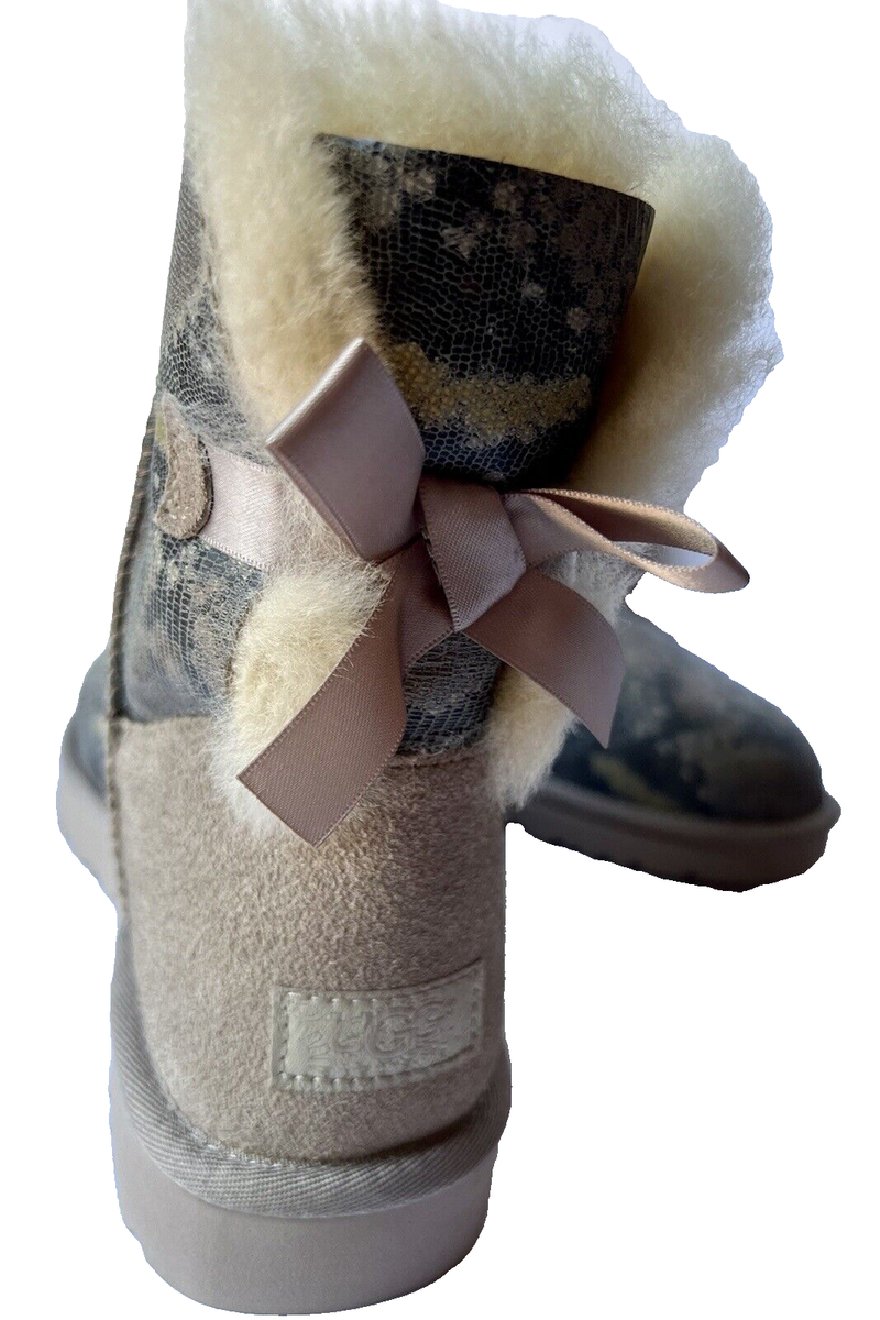 UGG ミニベイリーボウ スネーク ７ 未使用品 UGG Australia $160 Mini Bailey Bow Leather Boots Snake Print
