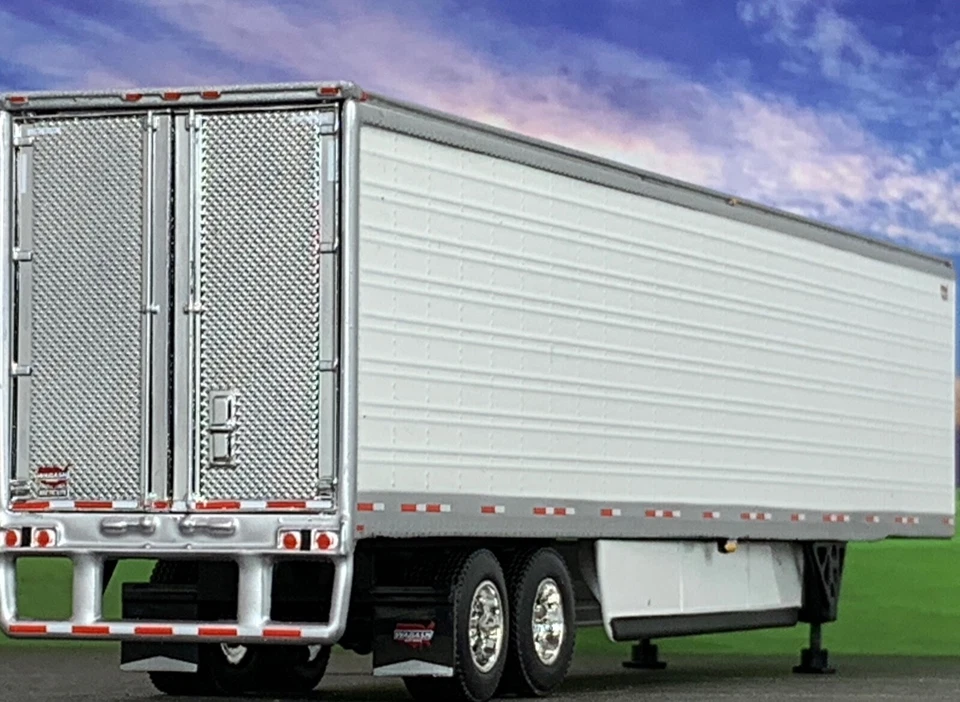 1/64 DCP WHITE WABASH 53' ARTICLITE TANDEM AXLE TRAILER W/ THERMO KING REEFER - Image 2 of 4