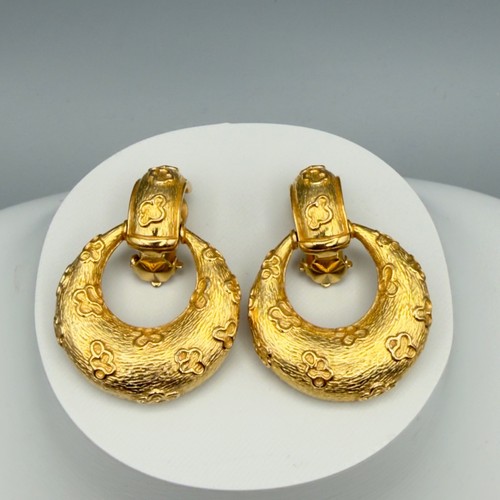 Vintage Gold Tone Textured Door Knocker Clip On Earrings Statement 80s Runway - Image 1