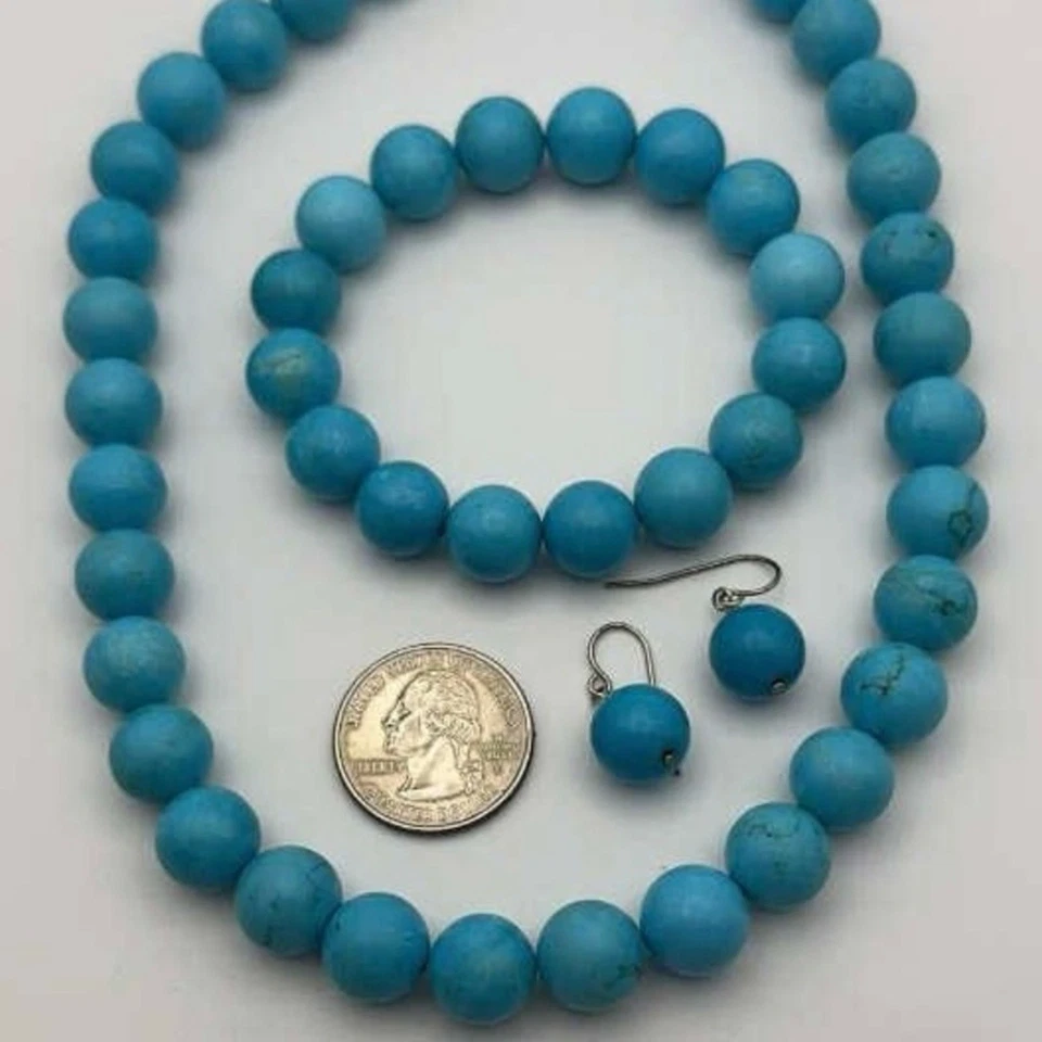 Juego de pulsera y pendientes Lee Sands Howlite teñido de azul Foto 3 de 4