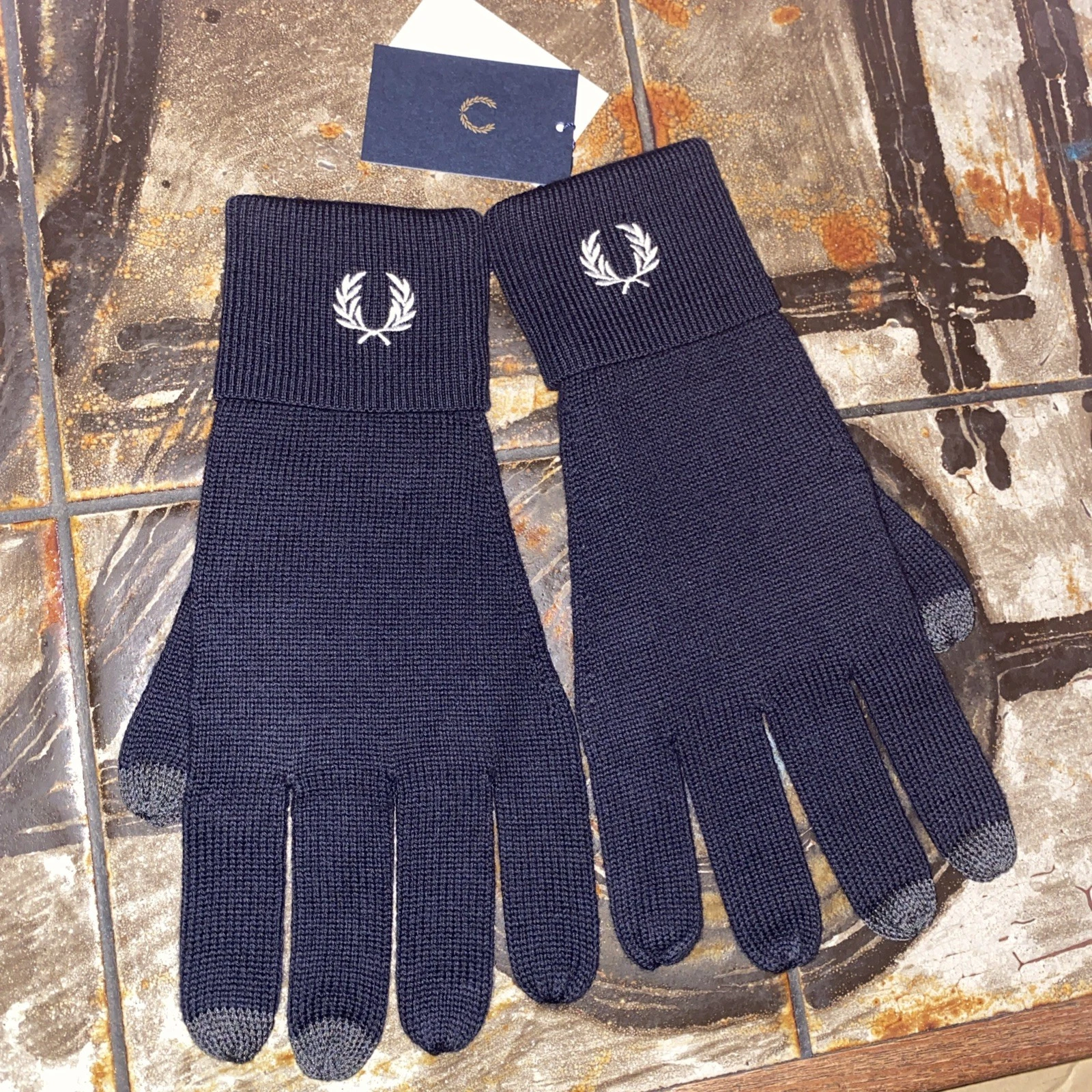 FRED PERRY Merino Wool Navy / Snow White Gloves size LARGE BNWT