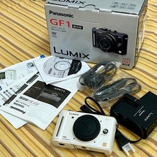 Panasonic Lumix DMC-GF1 fotocamera mirrorless micro quattro terzi bianca testata Giappone