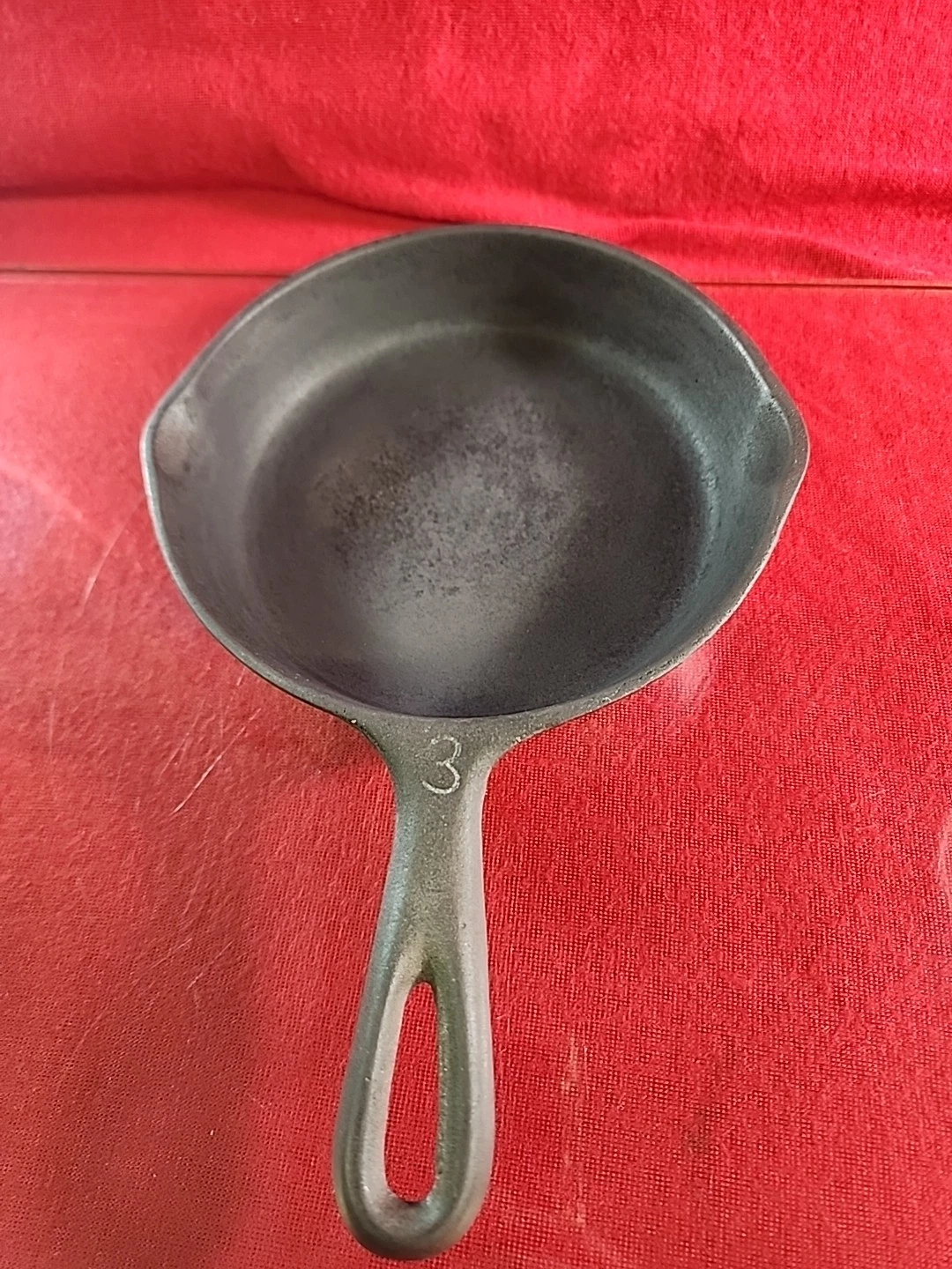 Vintage Unmarked #3 Cast Iron Skillet 6.5# W/Heat Ring And Pour Spouts. See Pics