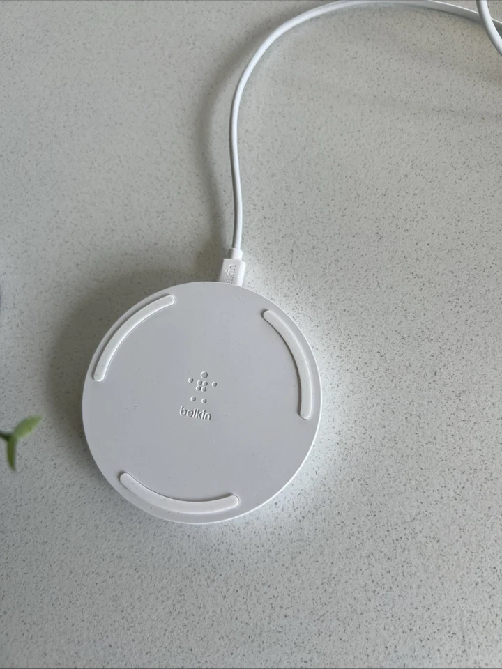 ALMOHADILLA DE CARGA INALÁMBRICA BELKIN BOOST CARGA 10W Foto 2 de 3