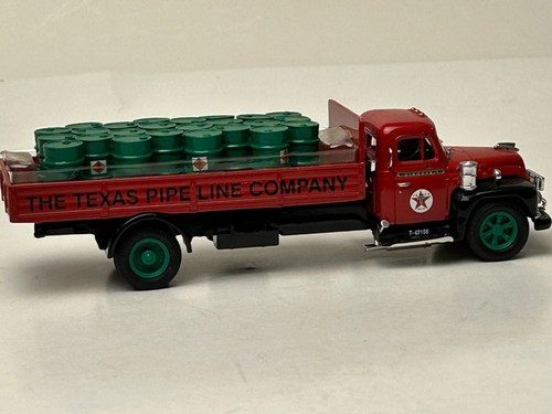 Corgi 52902 Diamond T Truck with Oil Drums 1:50 Scale with Box - Picture 20 of 24