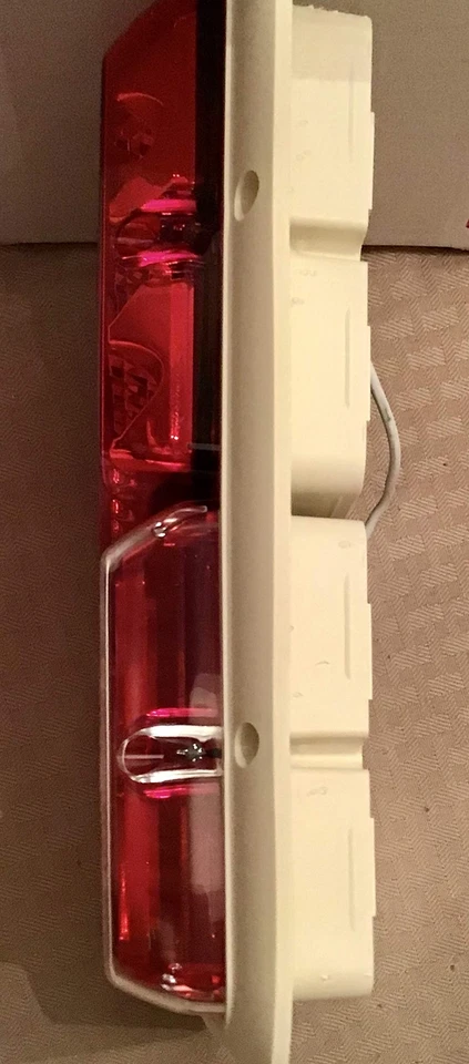 Bargman 47-84-001- Taillight Horizontal Mount with Red LED, Incandescent Backup - Image 3 of 4