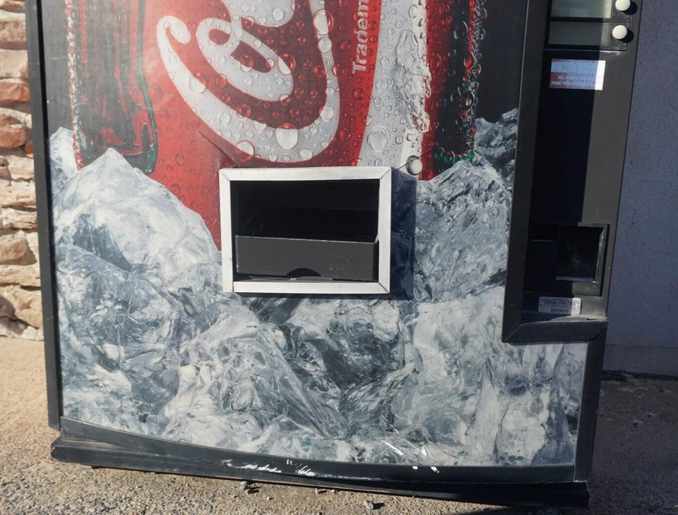 Винтажный торговый автомат 1980-х Coca-Cola Coke; Dixie Narco DNCB 320CC; ремонт - Изображение 3 из 4