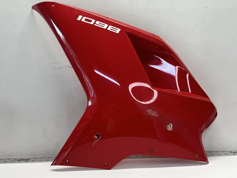 Ducati 848 1098 1198 EVO КРАСНЫЙ ЛЕВЫЙ средний обтекатель каучук нуждается в ремонте 48032273A - Изображение 2 из 4
