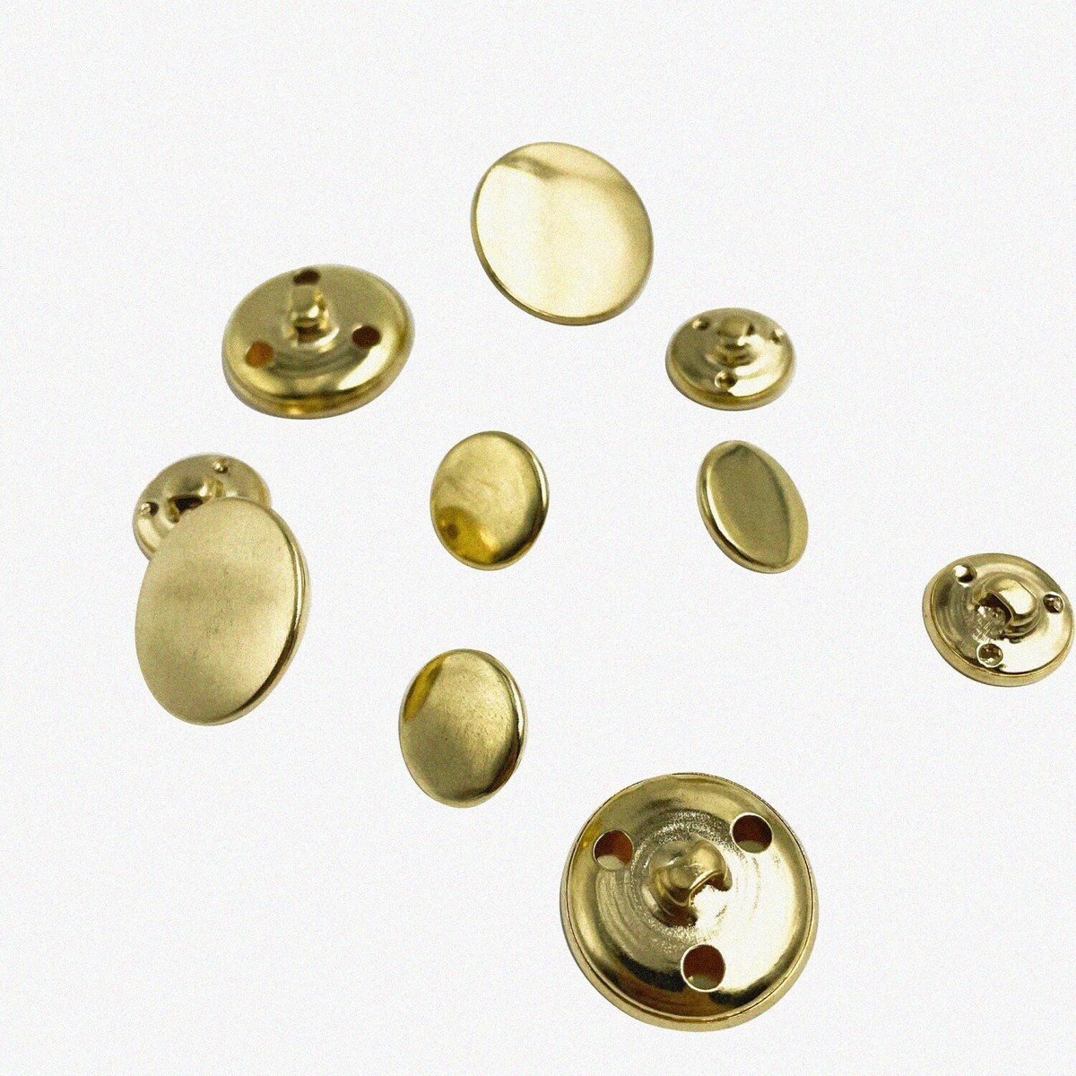 S'YTE　BRASS MULTI-BUTTON BROOCH BRASS MULTI-BUTTON BROOCH – THE SHOP YOHJI YAMAMOTO
