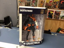 DC Essentials Death stroke. Mint