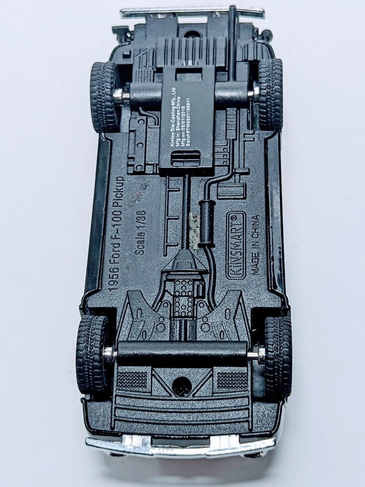 Ford F-100 1956 camioneta suelta escala 1/36, negra con llamas, retroceso Kinsmart Foto 3 de 4