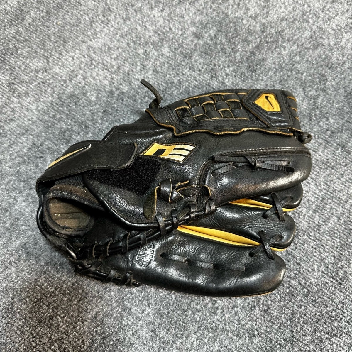 Nike Diamond 12 硬式グローブ ブラック/レッド Nike Diamond 12 硬式グローブ ブラック/レッド