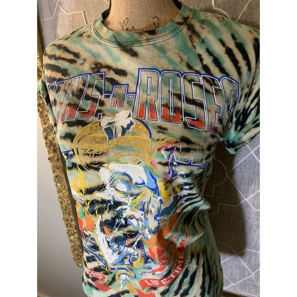 Camiseta HECHA A MANO 2017 Guns N Roses Not In This Lifetime World Tour mercancía RARA Foto 2 de 4