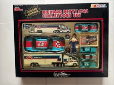 1991 Racing Champions Richard Petty 43 Collectors Set NASCAR Limited Edition