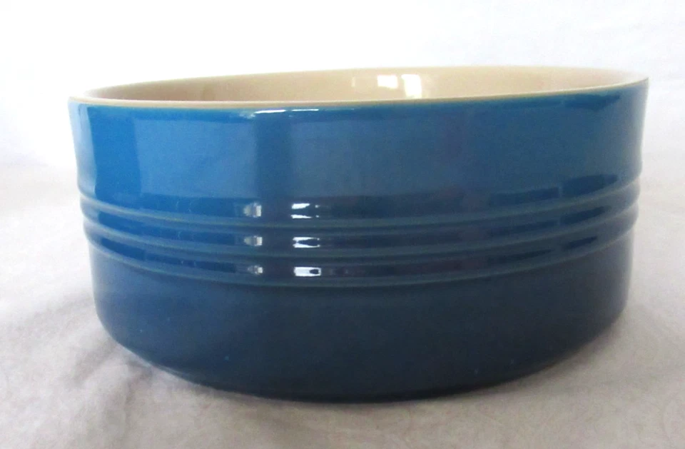 Le Creuset Signature pared recta redonda 6,5" acanalado cuenco para servir azul Marsella Foto 3 de 4