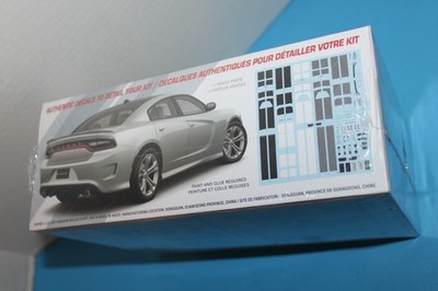 2021 DODGE CHARGER R/T 1:25 scale model kit AMT Round2 #1323